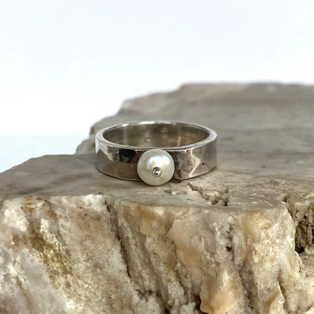 Sterling Silver 925 GA 5MM Hammered Genuine White Pearl Band Ring Sz 6.5